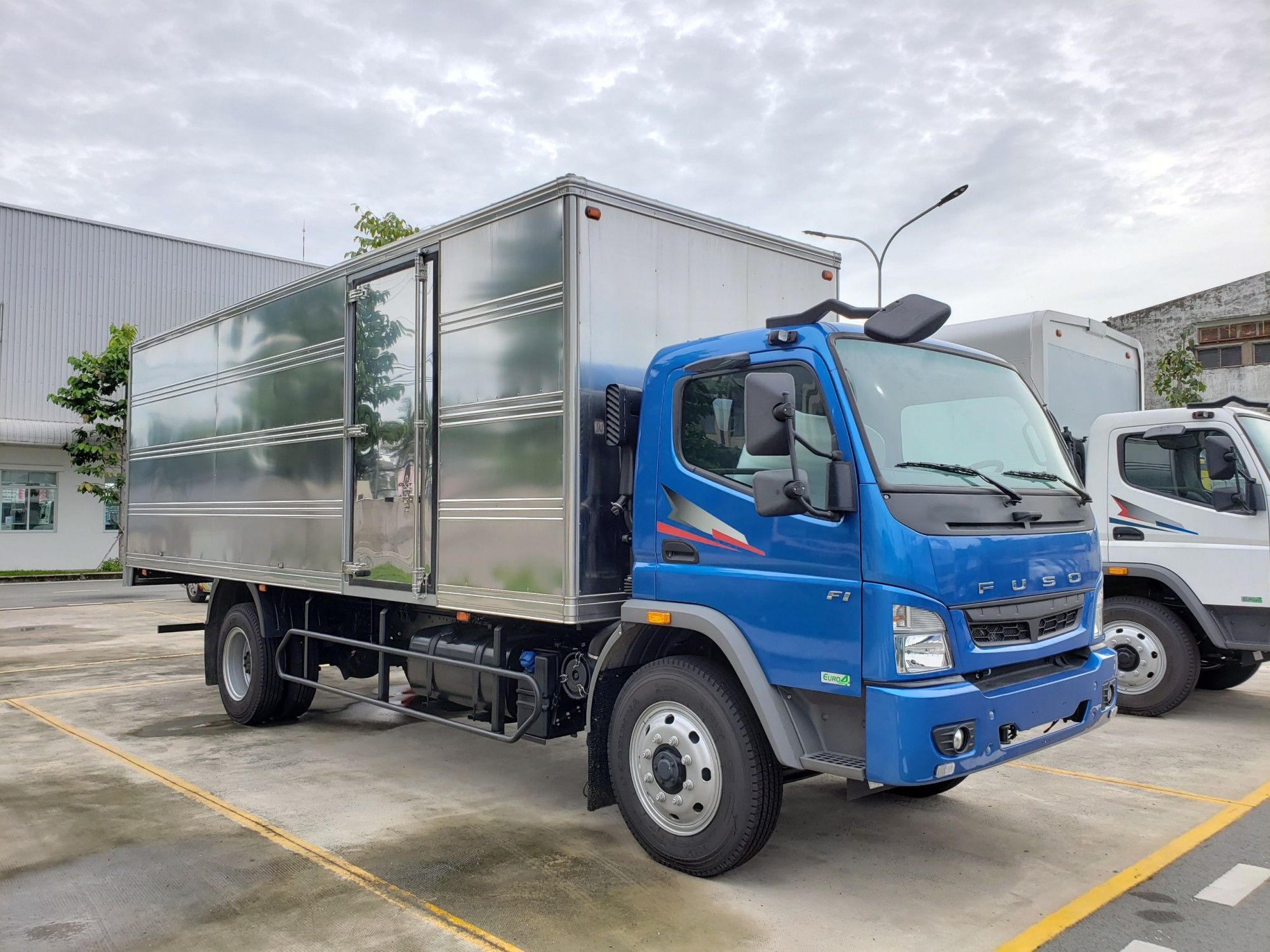  Fuso FI 170 - Thùng Kín 6m1 - 8.05 Tấn 
