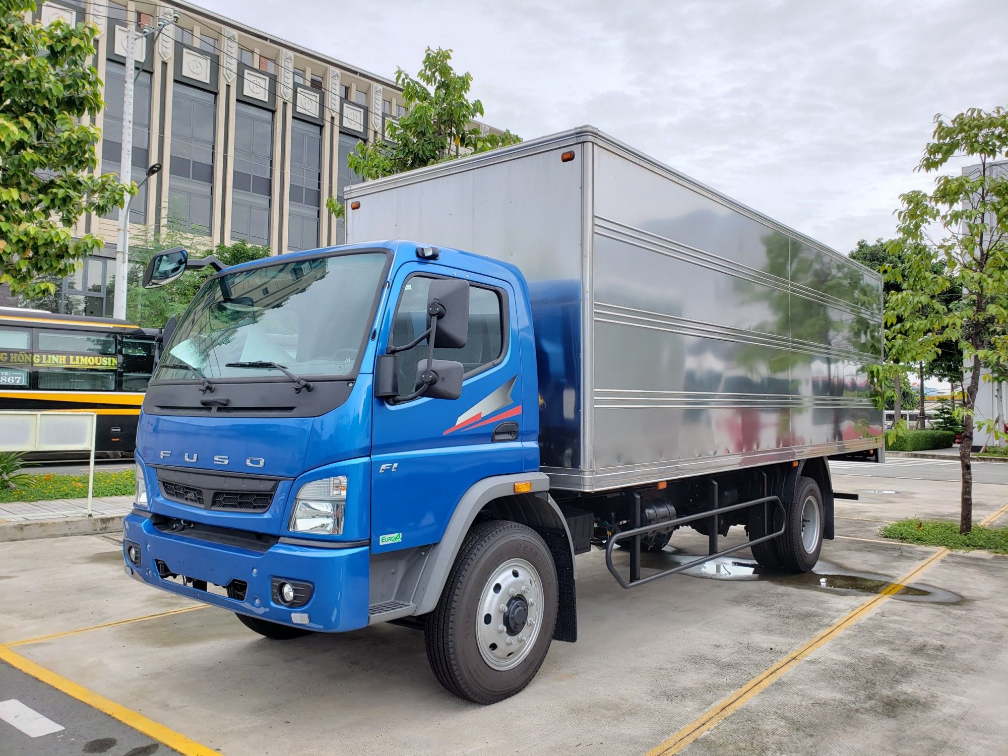  Fuso FI 170 - Thùng Kín 6m1 - 8.05 Tấn 