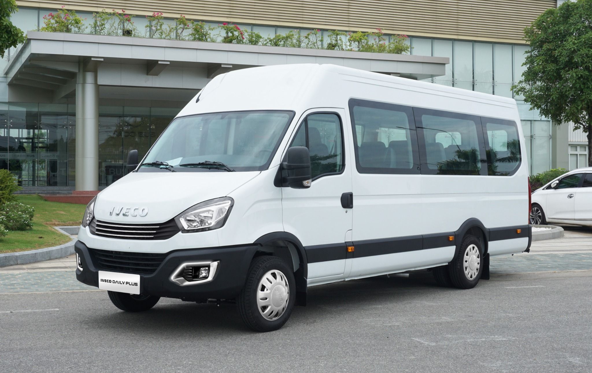  Xe khách Mini Bus Iveco Daily Plus 16 chỗ & 19 Chỗ 