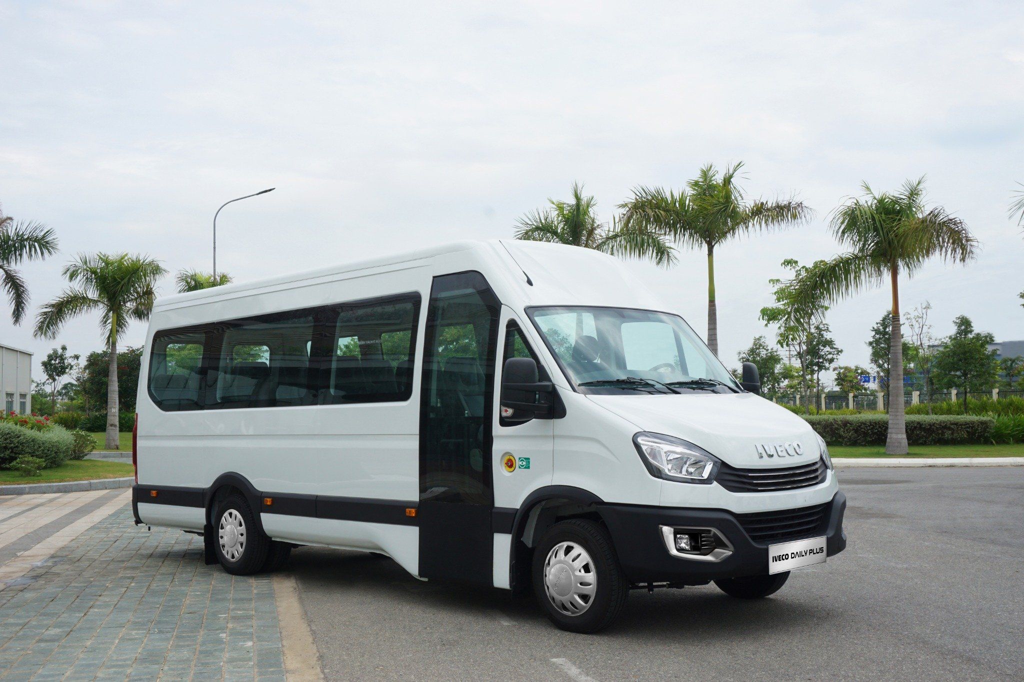  Xe khách Mini Bus Iveco Daily Plus 16 chỗ & 19 Chỗ 