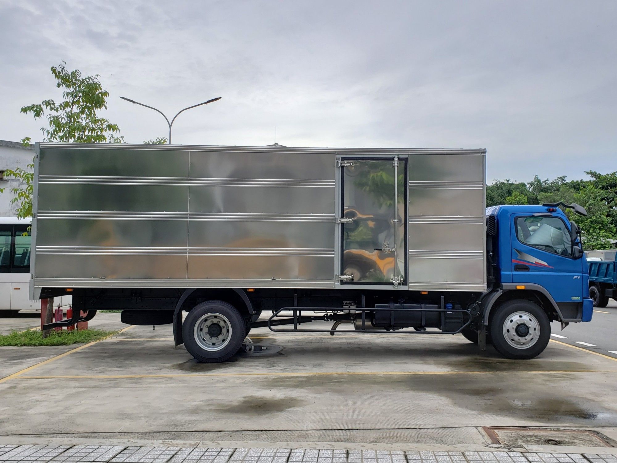  Fuso FI 170 - Thùng Kín 6m1 - 8.05 Tấn 