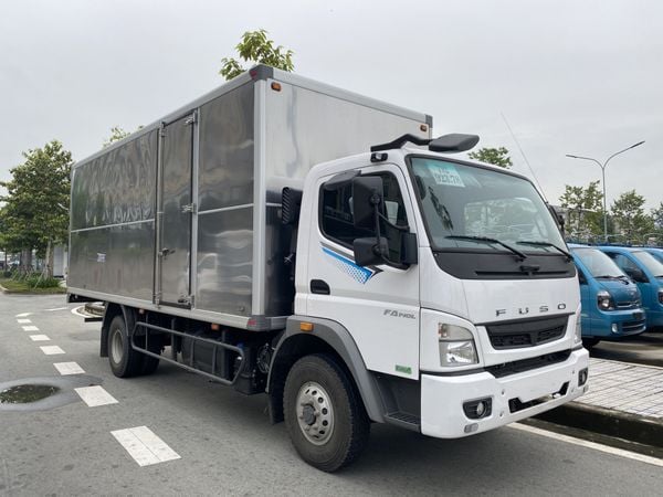  Fuso FA 140L - Thùng Kín 6.1m - 6.2 Tấn 