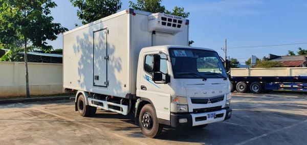  Xe đông lạnh Fuso Canter TF4.9 tải trọng 1,9 tấn 