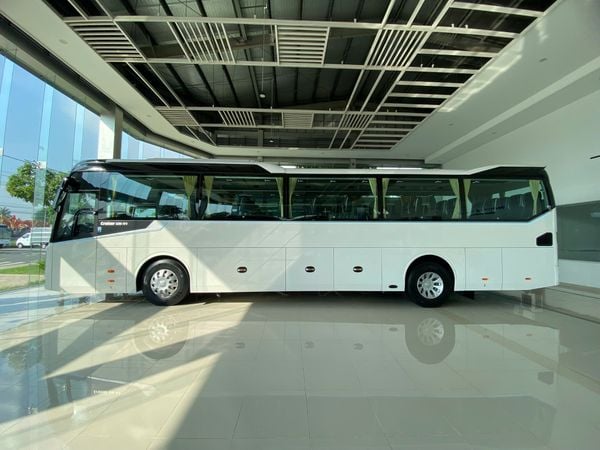  Thaco Cruiser TB120S – Xe Khách 47 Chỗ Cao Cấp, Động Cơ 430PS Chuẩn Euro 5 