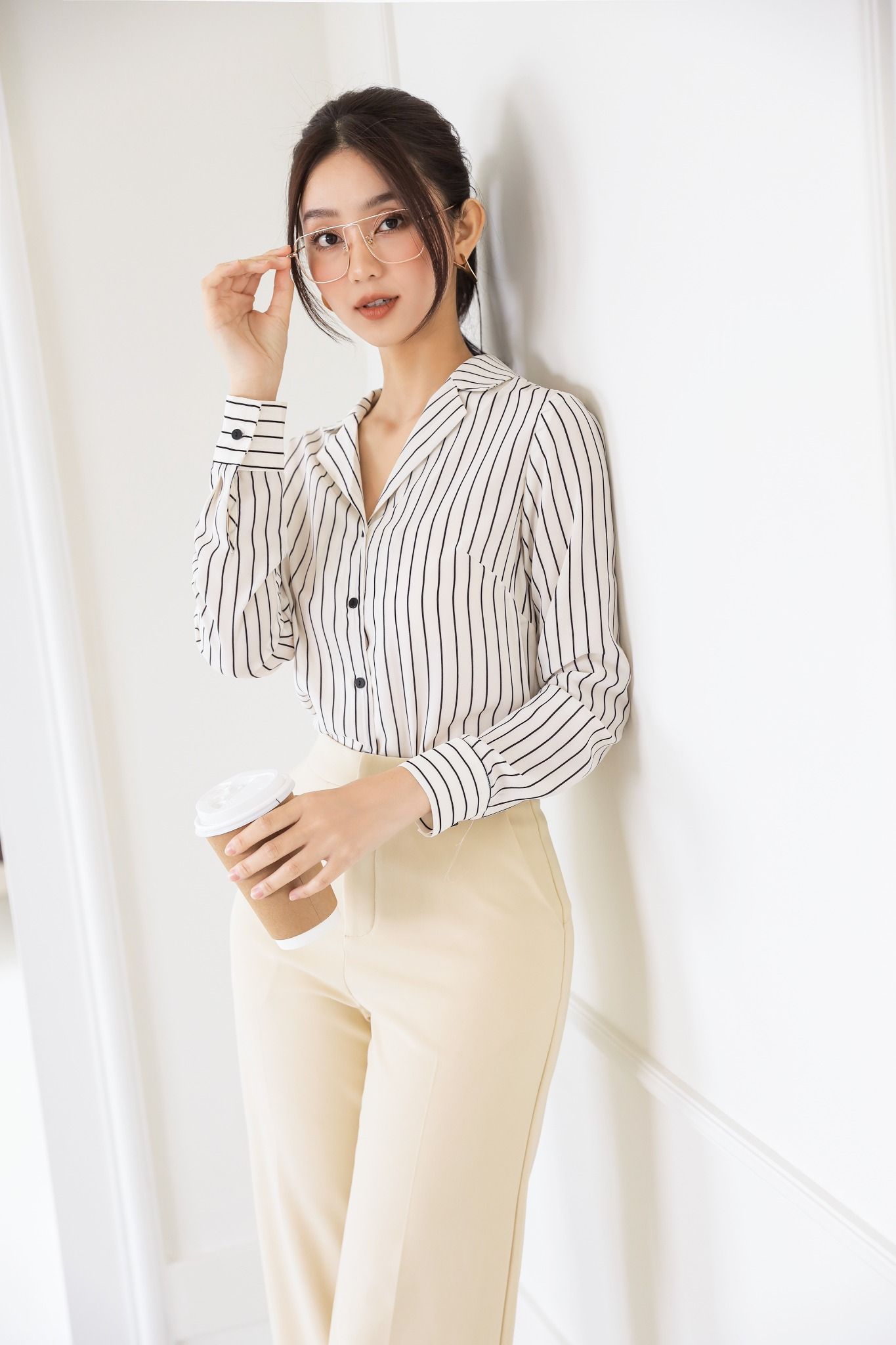 Gợi ý 15 cách phối đồ cho nàng thêm thu hút với áo sơ mi cổ vest LINN