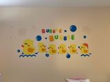  Tranh mica EPeBen dán tường nổi 3d hình bubble đàn vịt con theo mẹ, decor trang trí tường phòng tắm cho bé, khu vui chơi 