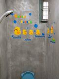  Tranh mica EPeBen dán tường nổi 3d hình bubble đàn vịt con theo mẹ, decor trang trí tường phòng tắm cho bé, khu vui chơi 
