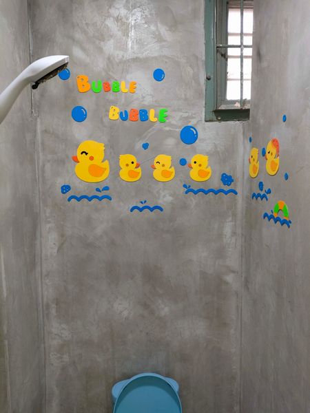  Tranh mica EPeBen dán tường nổi 3d hình bubble đàn vịt con theo mẹ, decor trang trí tường phòng tắm cho bé, khu vui chơi 
