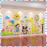  Tranh mica EPeBen dán tường nổi 3d hình cô bé cùng gấu trúc chơi thả diều decor trang trí mầm non, lớp học, mẫu giáo 