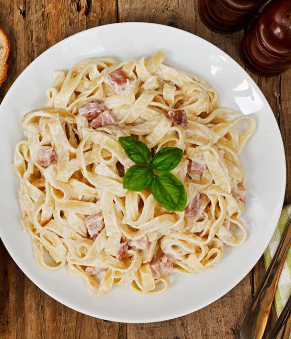  FETTUCCINE  ALFREDO WITH HAM 