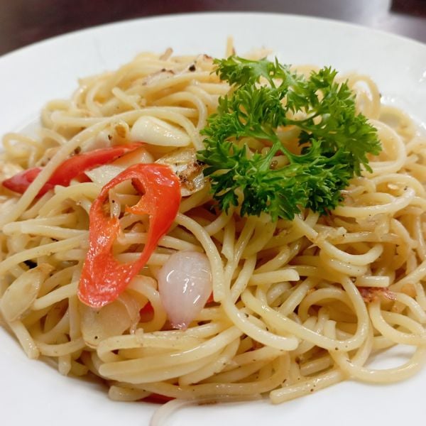  Spaghetti aglio e olio - Mỳ Ý Với Dầu Oliu 