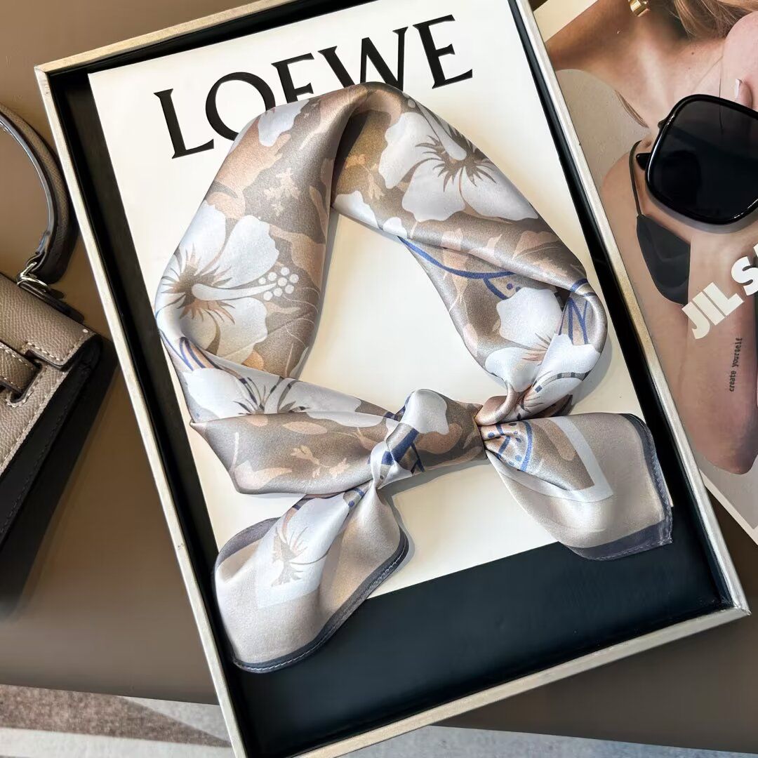 Khăn lụa tơ tằm họa tiết 70x70cm BASELE0727