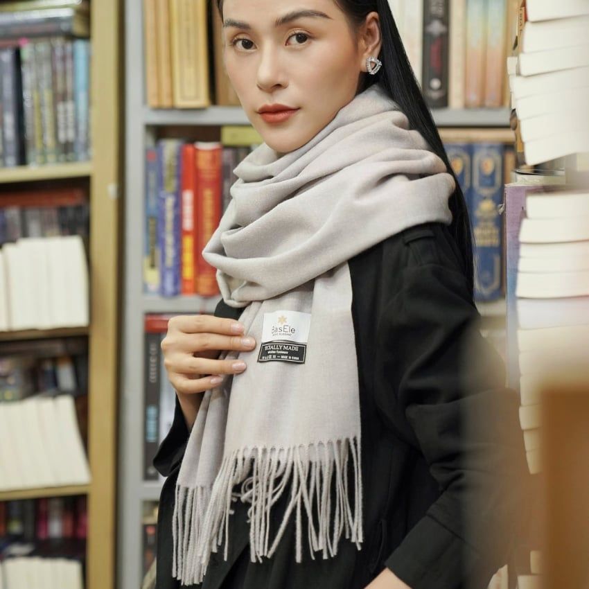 Fringed Scarf Silver Color - Khăn quàng dài tua rua Ghi