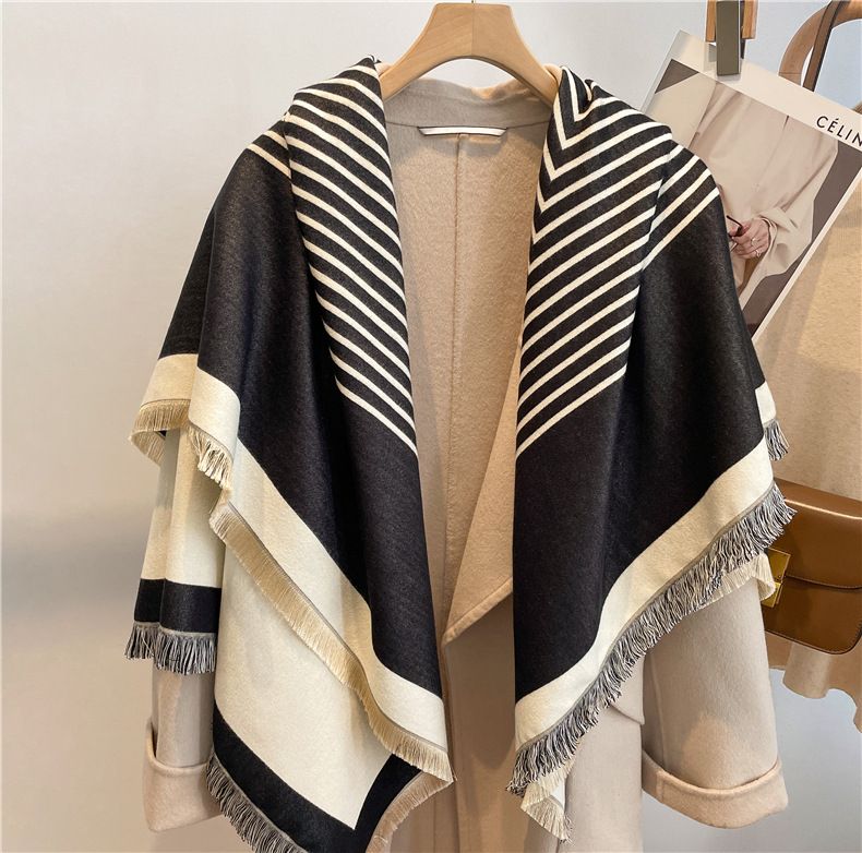 Khăn quàng vuông họa tiết BASELE0280