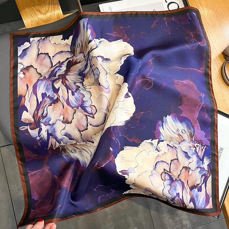Khăn lụa tơ tằm họa tiết 70x70cm BASELE0425