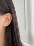  14K Volume Daisy labret piercing 