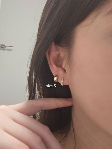  14K Wide huggie hoop 