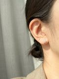  14K cubic flower Labret piercing 