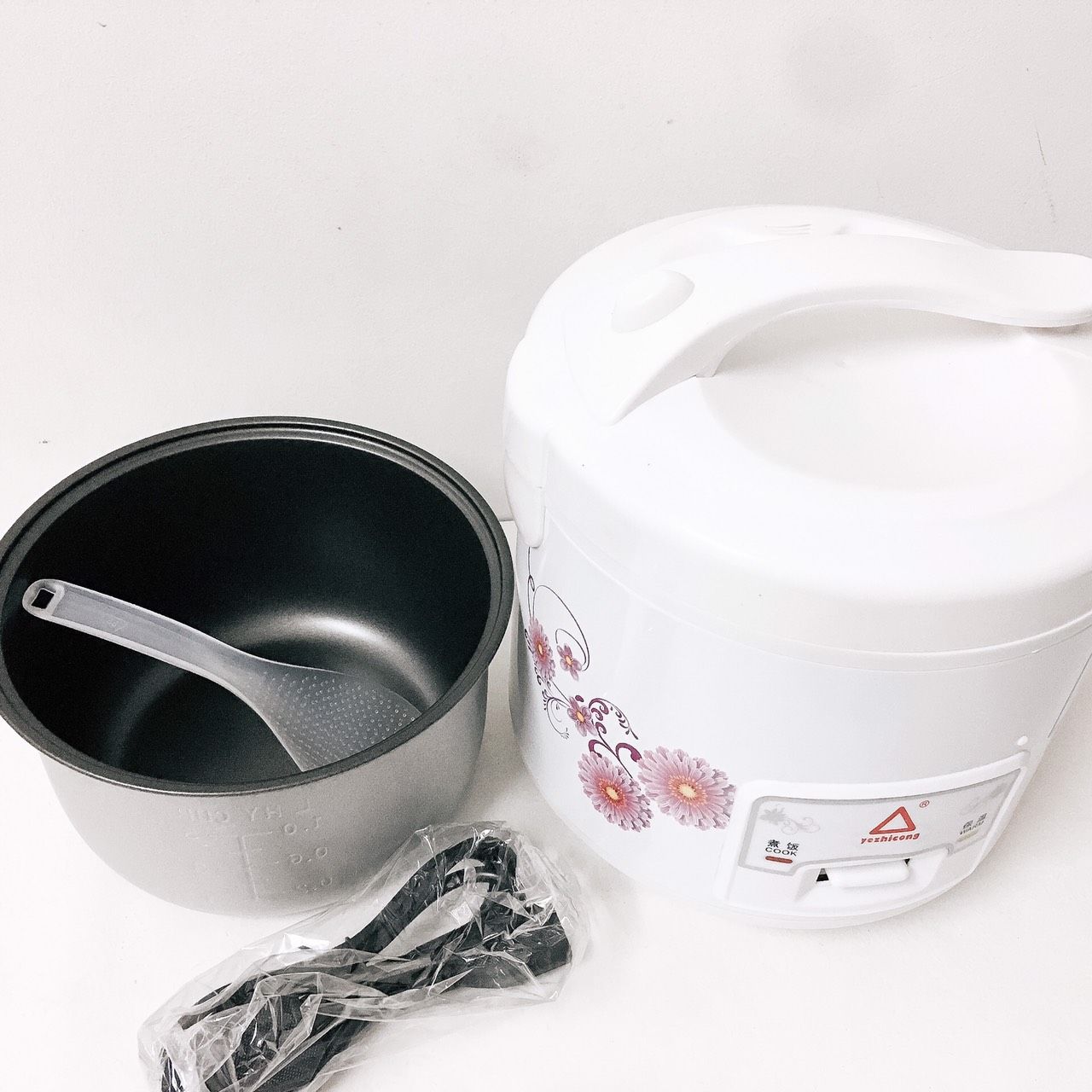 Nồi cơm điện công suất 500W, nấu cơm ngon chín đều