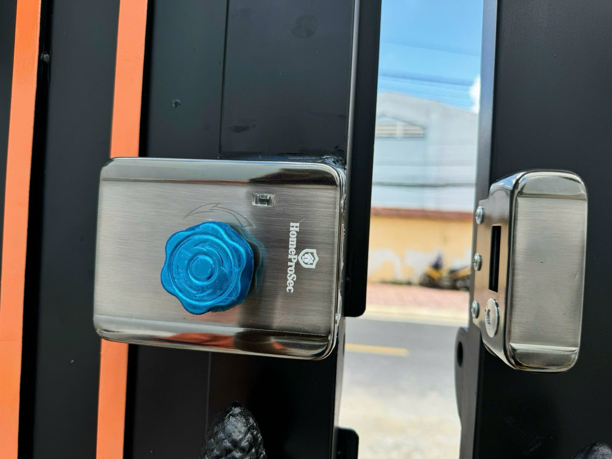  Khoá cổng Pin 01 vân tay  app TTLOCK ( P11- TTLOCK) 