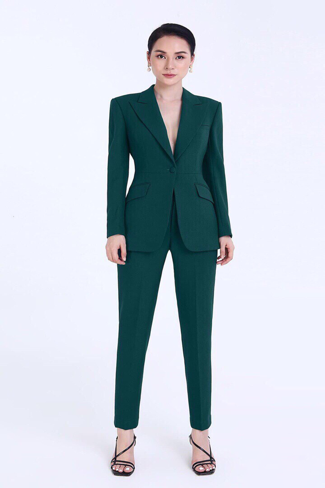 SET VEST CỔ TRÒN CHÂN VÁY HAI LỚP