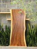  BÀN GỖ ME TÂY 140 x 64-55,5-59 x 5 cm 