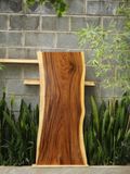  BÀN GỖ ME TÂY 140 x 64-55,5-59 x 5 cm 