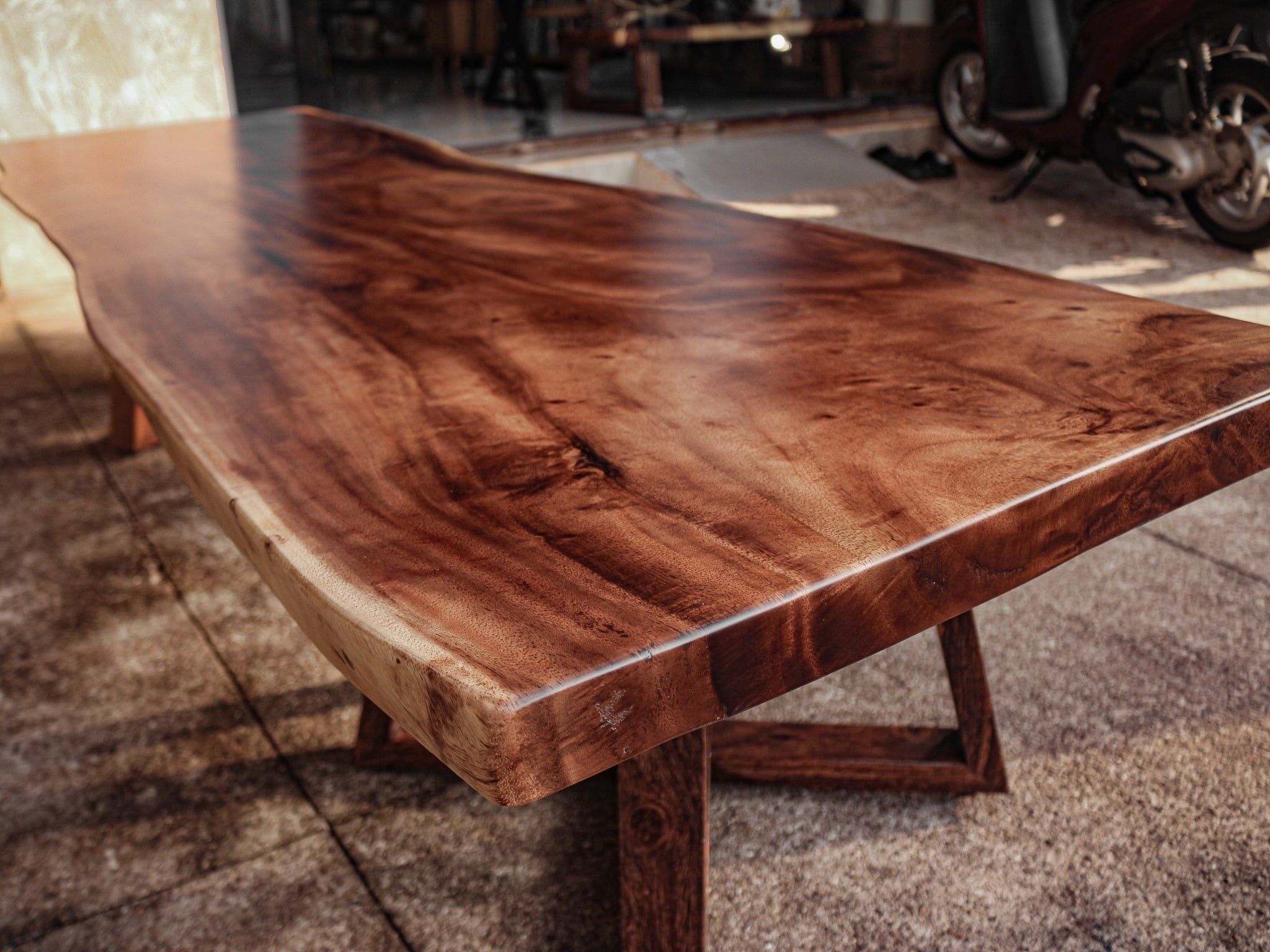  BÀN GỖ ME TÂY 200 x 65-59-61 x 5 cm 