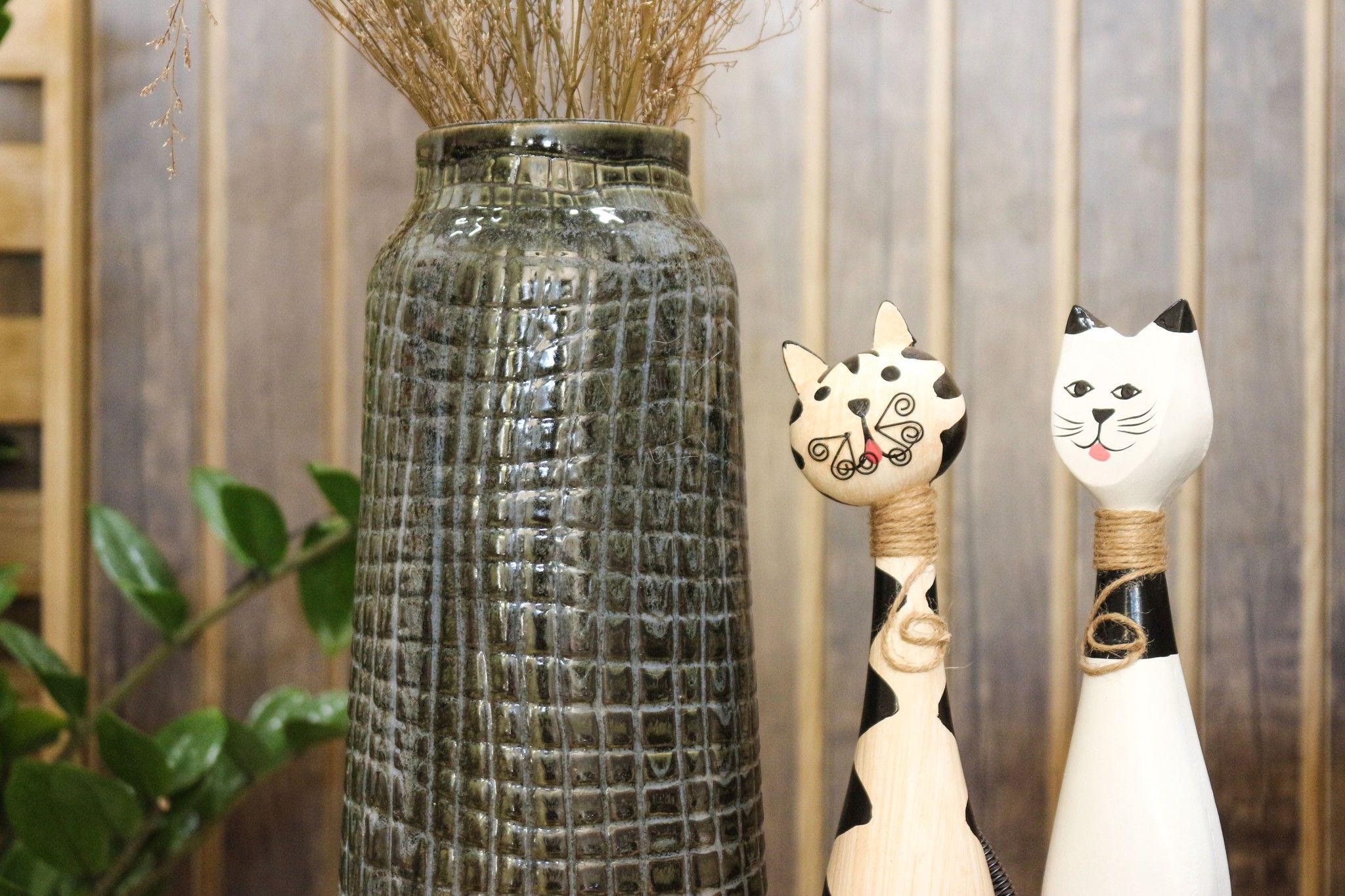  BÌNH HOA XANH LÁ ĐẬM TRẮNG 