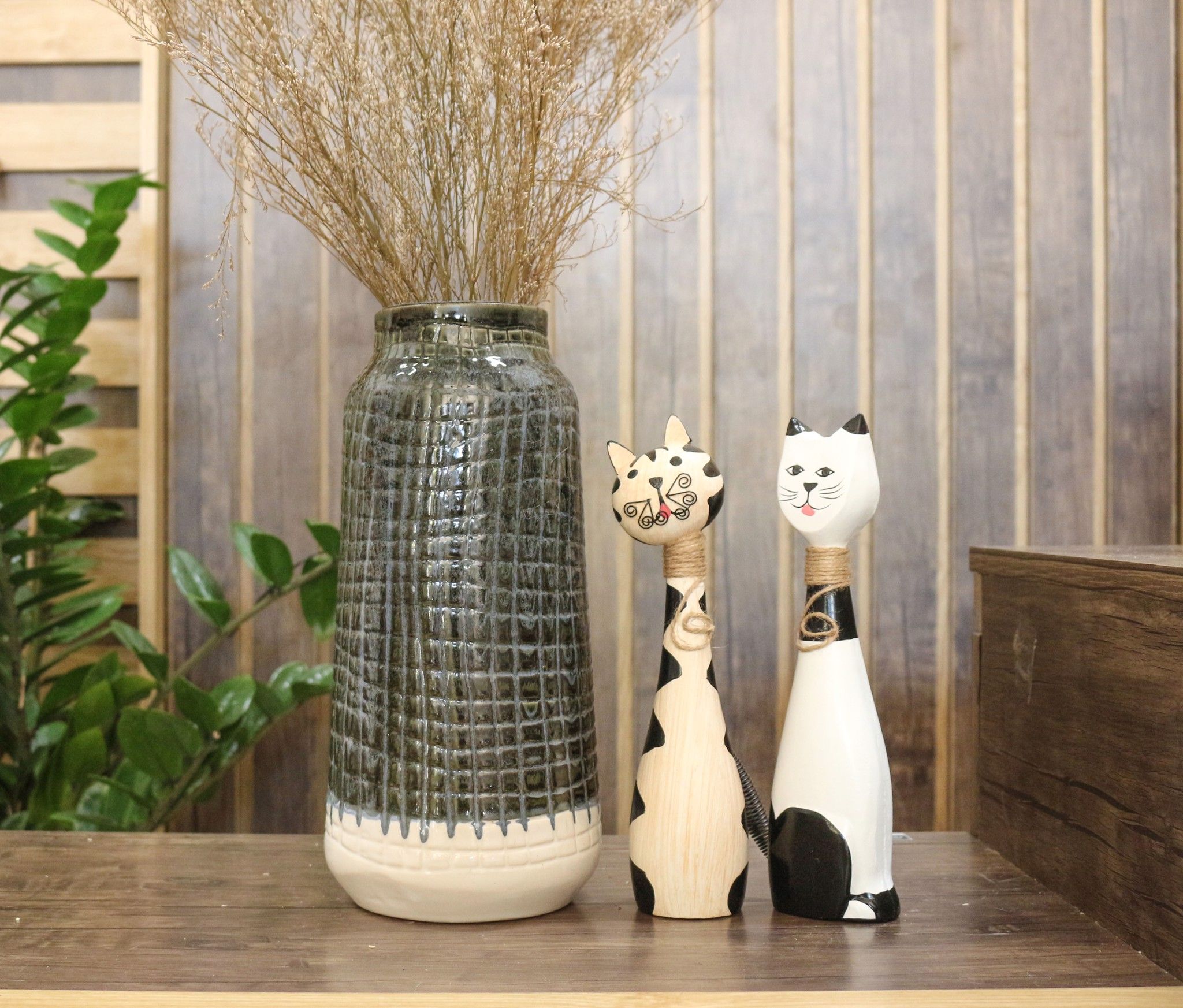  BÌNH HOA XANH LÁ ĐẬM TRẮNG 