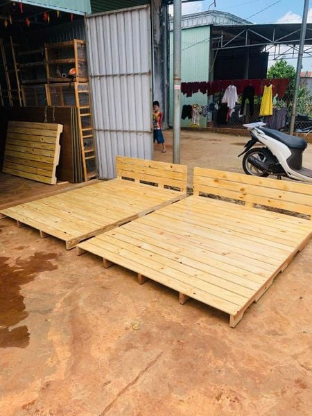  GIƯỜNG GỖ THÔNG PALLET - 8 THANH 