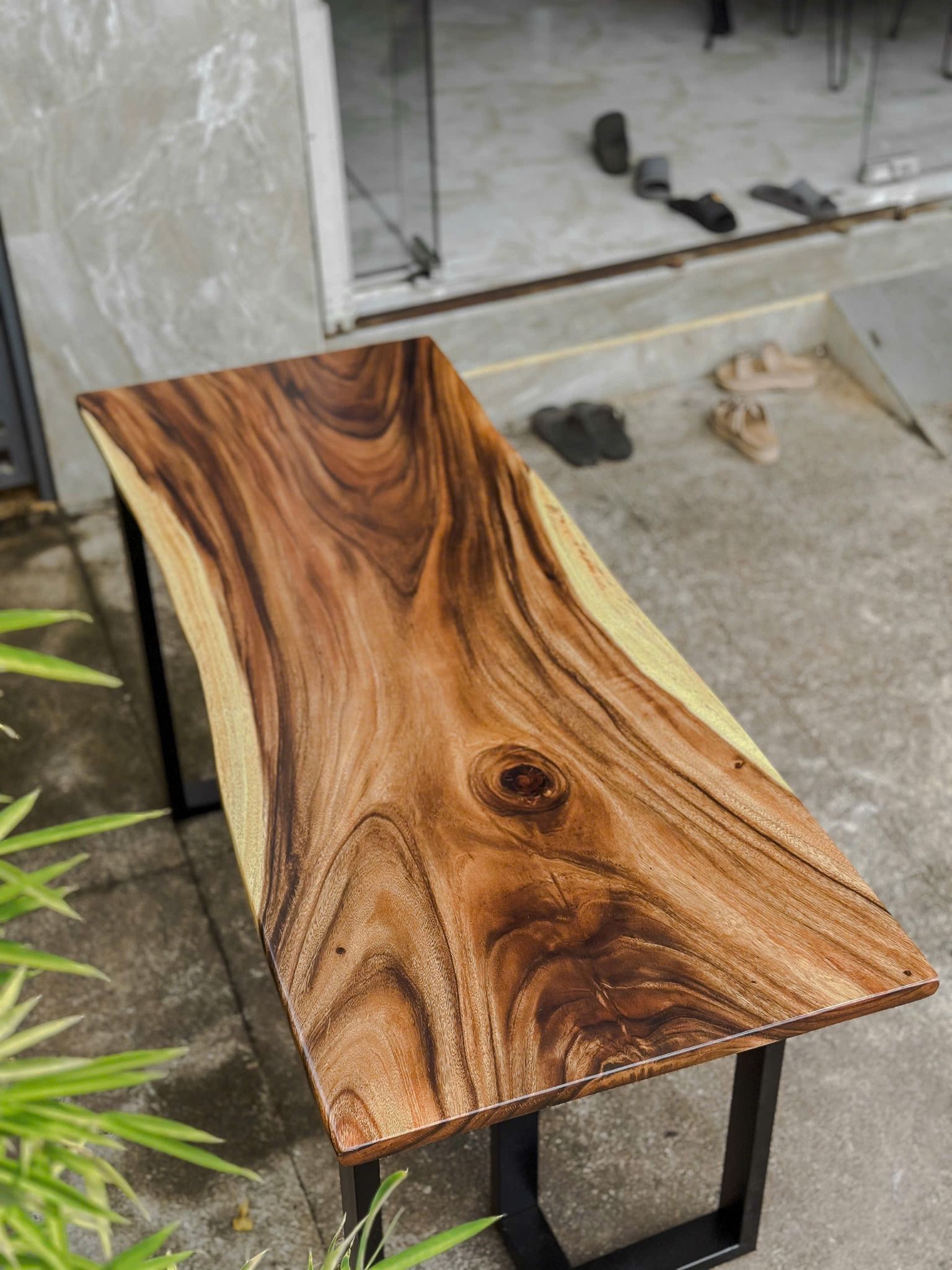  BÀN GỖ ME TÂY 150 x 59-65 x 3 cm 