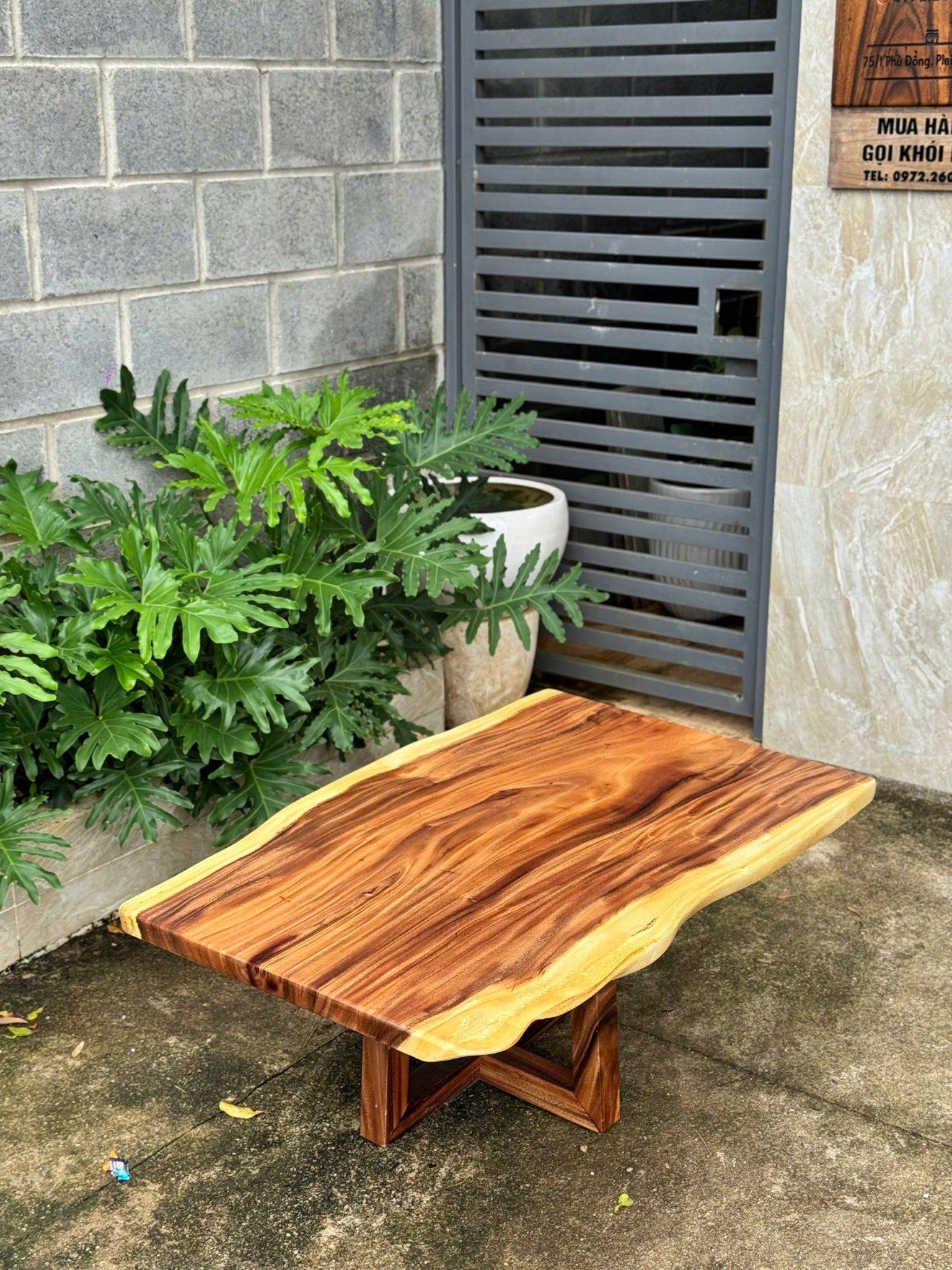  BÀN GỖ ME TÂY 100 x 63-68 x 4 cm 