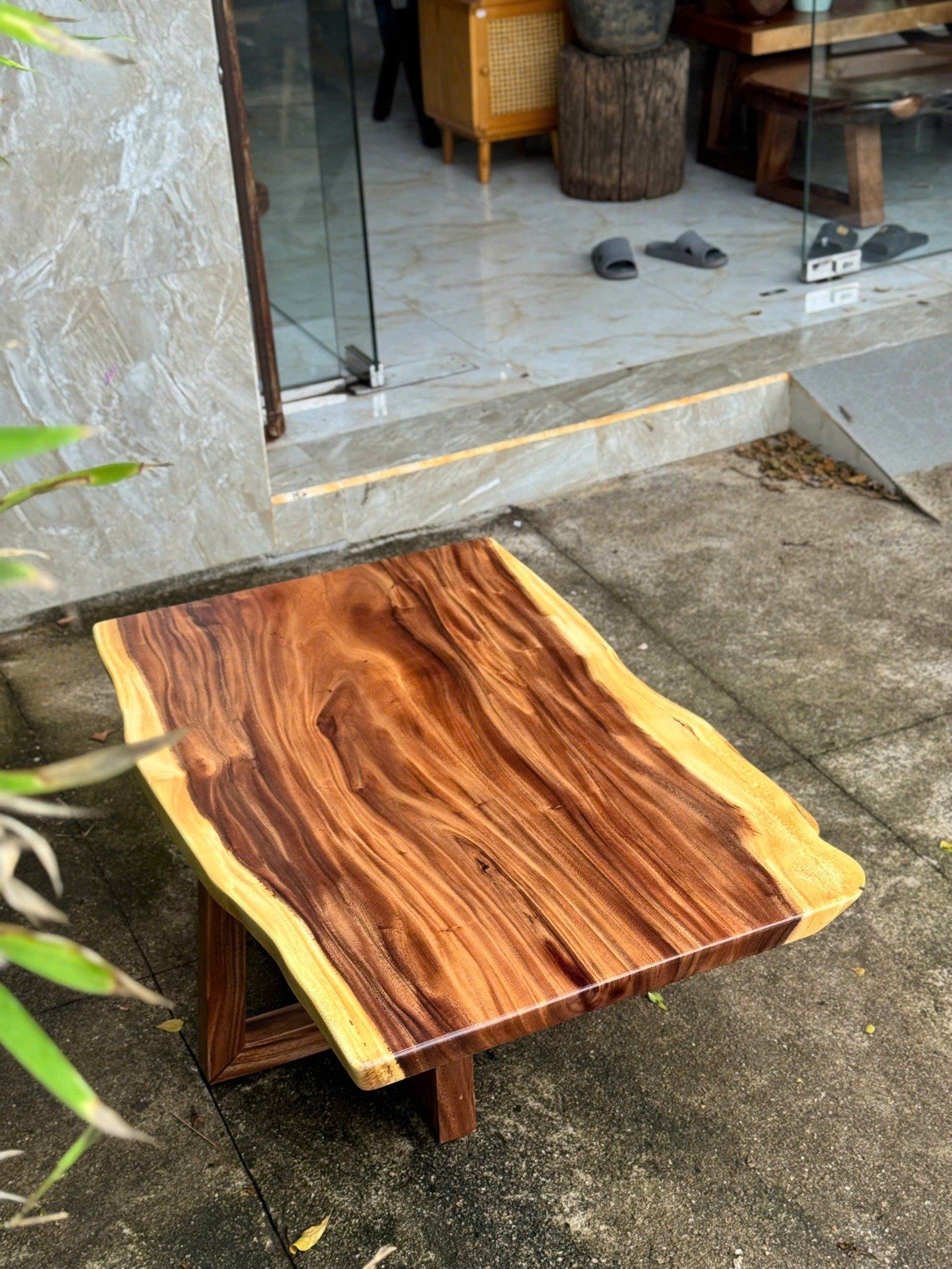  BÀN GỖ ME TÂY 100 x 63-68 x 4 cm 