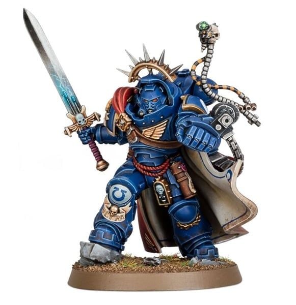  SPACE MARINES CAPTAIN IN GRAVIS ARMOUR 