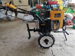 MÁY XỚI ĐẤT SAKURA 186 CHẠY DẦU