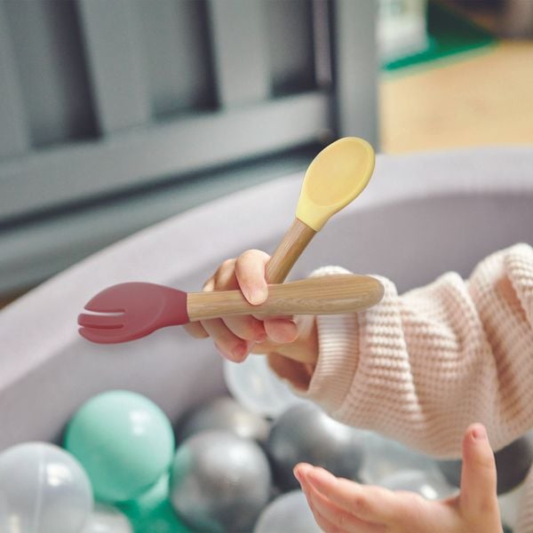 MinikOiOi Bộ Đôi Muỗng Nĩa Silicone Tay Cầm Gỗ Tre Cho Bé