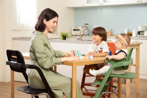 Unilove Ghế Ăn Dặm 2 Trong 1 Grow With Me Có 6 Mức Điều Chỉnh Độ Cao, Chân Ghế Chống Trượt