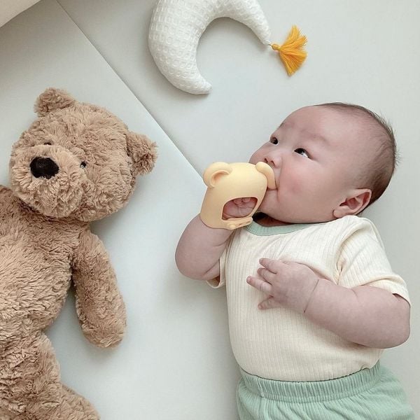 MOYUUM GẶM NƯỚU HÌNH VOI BẰNG SILICONE CAO CẤP GIÚP GIẢM ĐAU VÀ NGỨA NƯỚU CHO BÉ