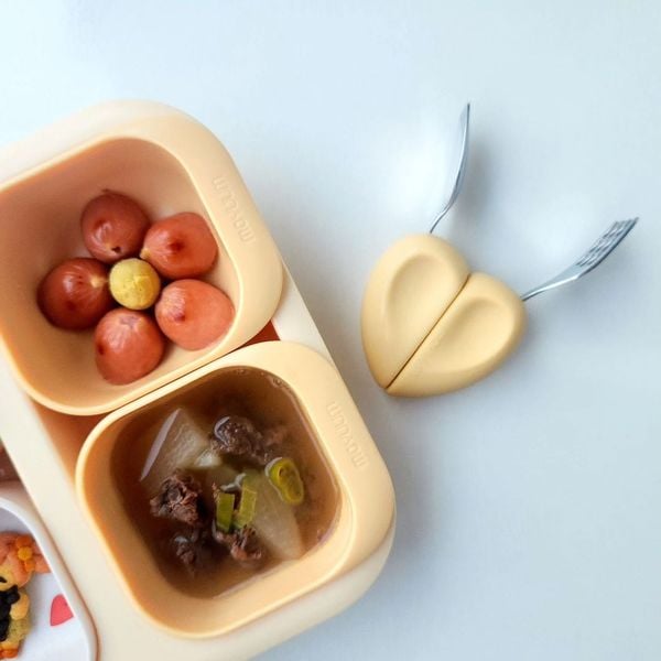 MOYUUM BỘ THÌA DĨA HÌNH TRÁI TIM CHO BÉ TẬP ĂN DẶM