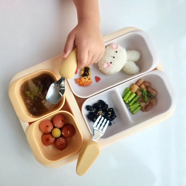 MOYUUM BỘ THÌA DĨA HÌNH TRÁI TIM CHO BÉ TẬP ĂN DẶM