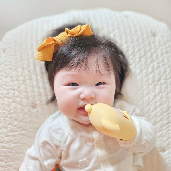 MOYUUM GẶM NƯỚU HÌNH VOI BẰNG SILICONE CAO CẤP GIÚP GIẢM ĐAU VÀ NGỨA NƯỚU CHO BÉ