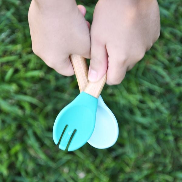 MinikOiOi Bộ Đôi Muỗng Nĩa Silicone Tay Cầm Gỗ Tre Cho Bé