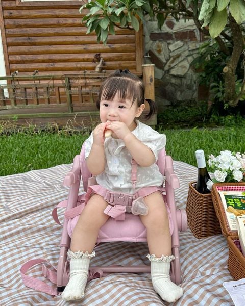 Unilove Ghế Ăn Dặm 3 Trong 1 FeedMe Chân Ghế Chống Trượt, Dễ Dàng Gấp Gọn