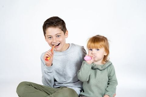 Brush-Baby Bộ 2 Bàn Chải Đánh Răng Flossbrush Cho Bé (3 - 6 Tuổi)