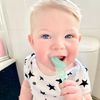 BRUSH-BABY BÀN CHẢI TẬP ĐÁNH RĂNG VÀ MÁT XA NƯỚU SILICONE MỀM MẠI CHO BÉ (10-36 THÁNG)