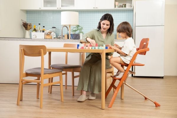 Unilove Ghế Ăn Dặm 2 Trong 1 Grow With Me Có 6 Mức Điều Chỉnh Độ Cao, Chân Ghế Chống Trượt