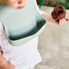 MINIKOIOI YẾM ĂN DẶM SILICONE CAO CẤP CÓ MÁNG HỨNG CHỐNG THẤM DỄ VỆ SINH CHO BÉ