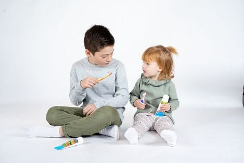 Brush-Baby Bộ 2 Bàn Chải Đánh Răng Flossbrush Cho Bé (3 - 6 Tuổi)