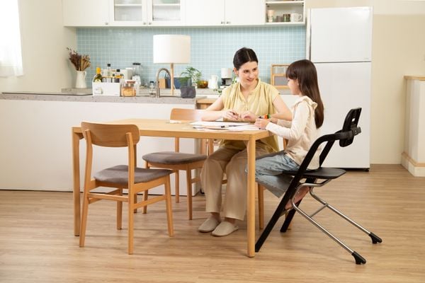Unilove Ghế Ăn Dặm 2 Trong 1 Grow With Me Có 6 Mức Điều Chỉnh Độ Cao, Chân Ghế Chống Trượt